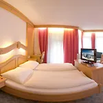 Zum Gruenen Tor Hotel Tux