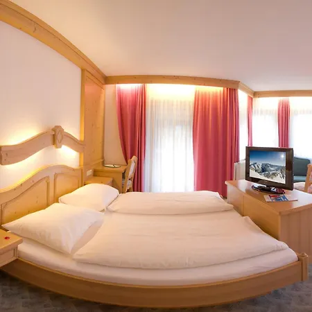 Zum Gruenen Tor Hotel Tux