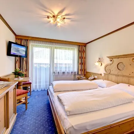 Zum Gruenen Tor Hotel Tux