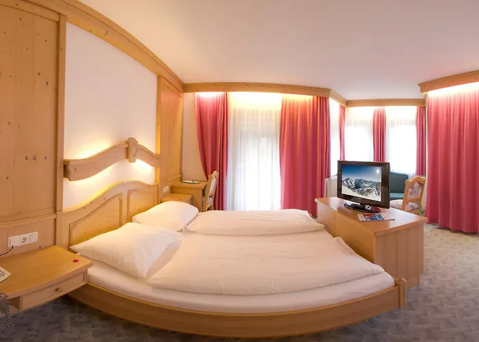 Zum Grünen Tor Hotel Tux