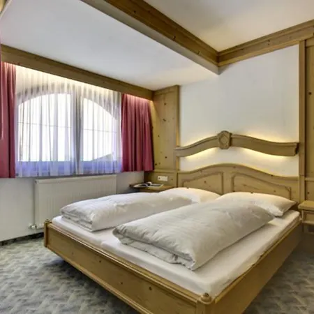 Zum Gruenen Tor Отель Тукс