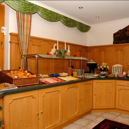 Zum Gruenen Tor Отель