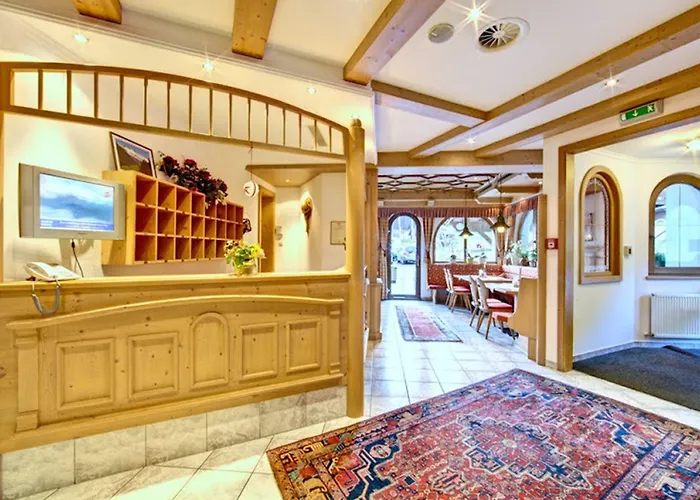 Zum Gruenen Tor מלון