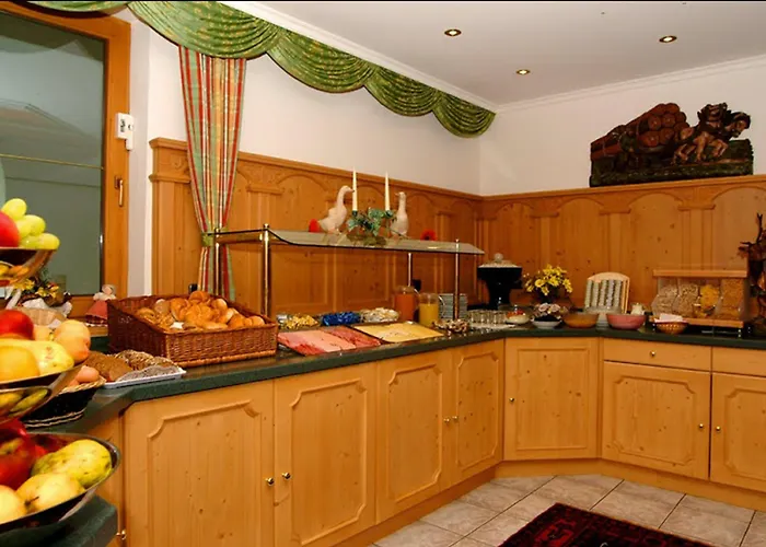 Zum Gruenen Tor מלון